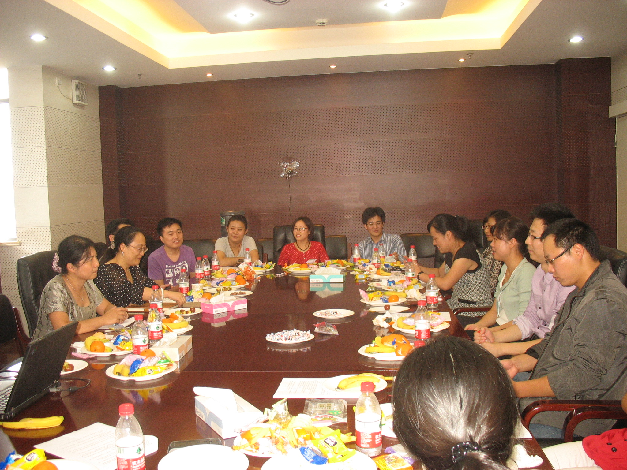 亚洲色情
召开青年教师座谈会