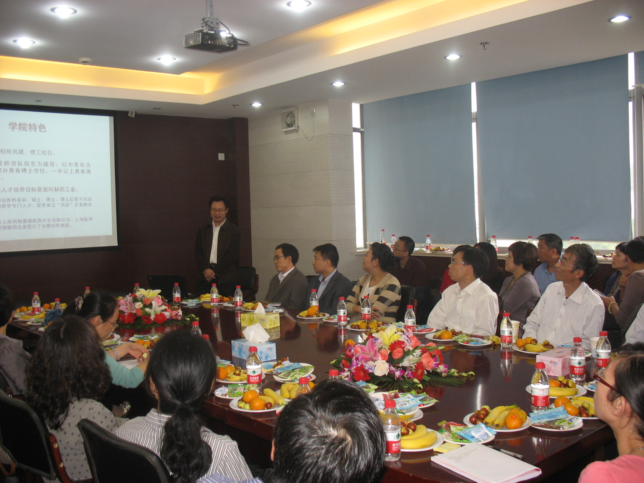 唐赟副院长介绍亚洲色情
情况